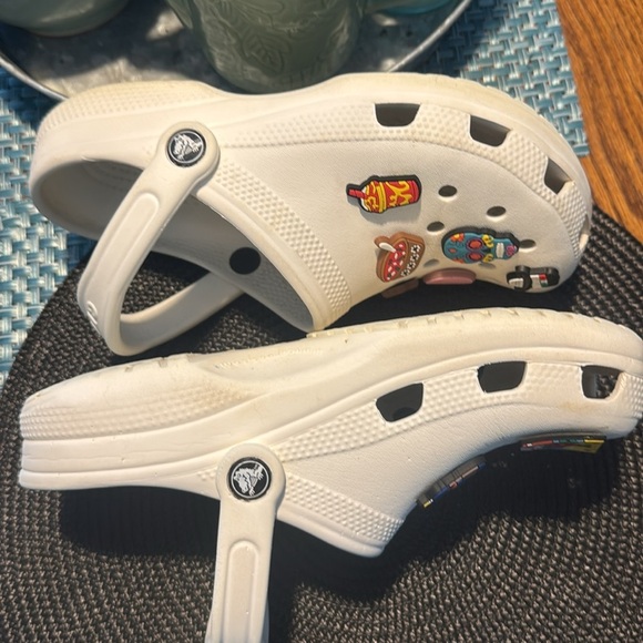 Classic Crocs - Women’s 7, Men’s 5 - Picture 3 of 7